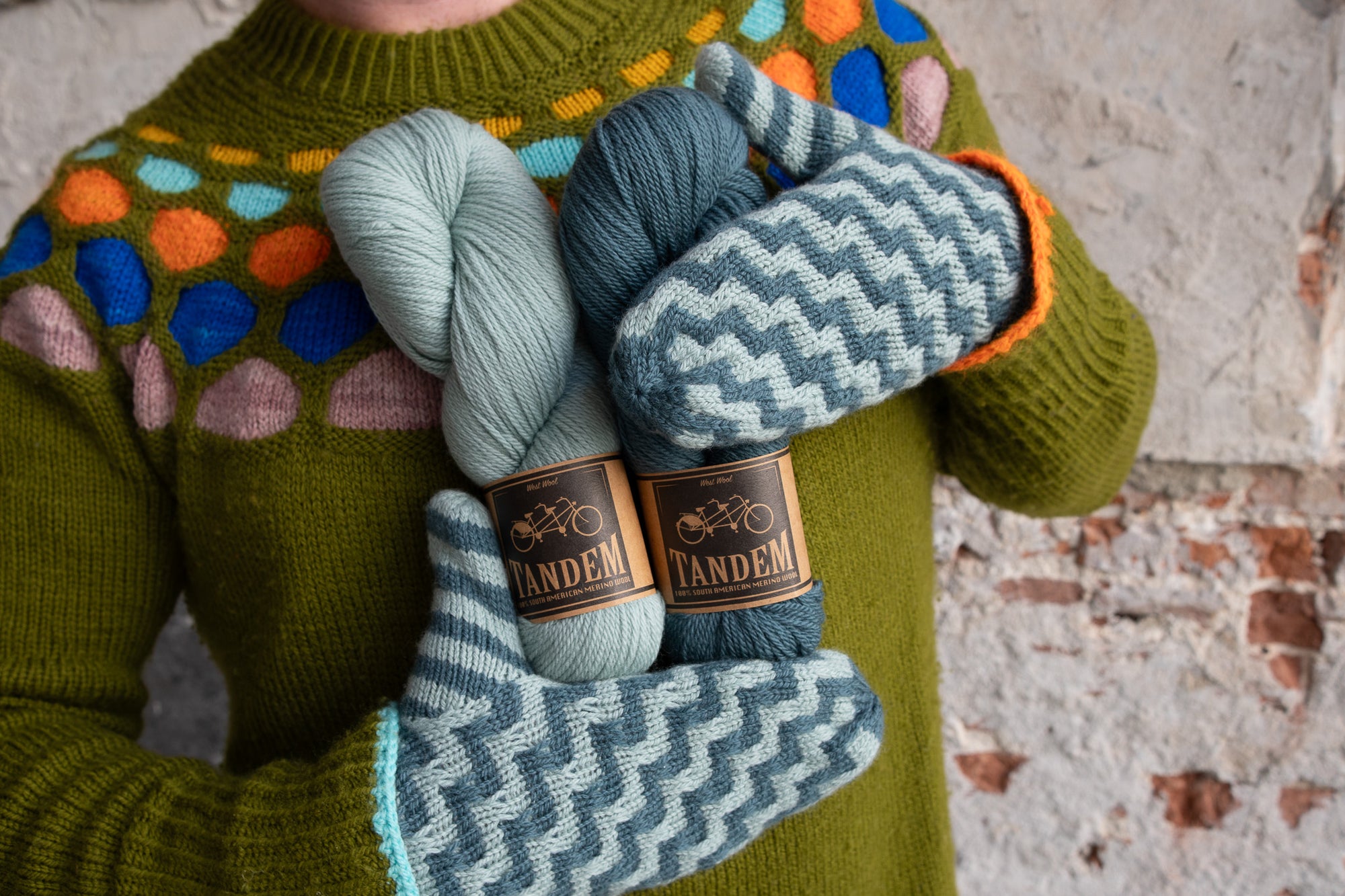 Contrast Blast Mittens