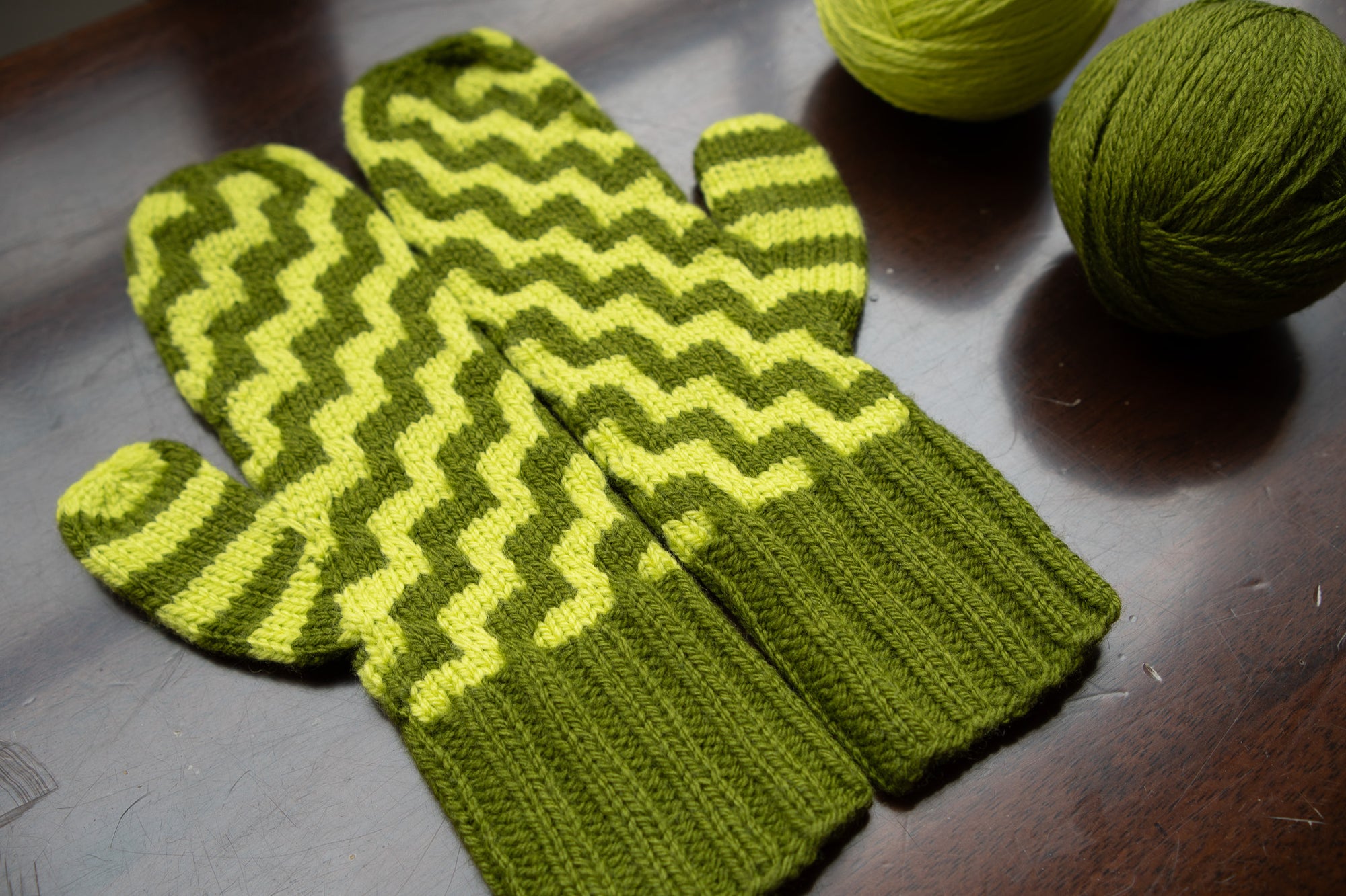 Contrast Blast Mittens