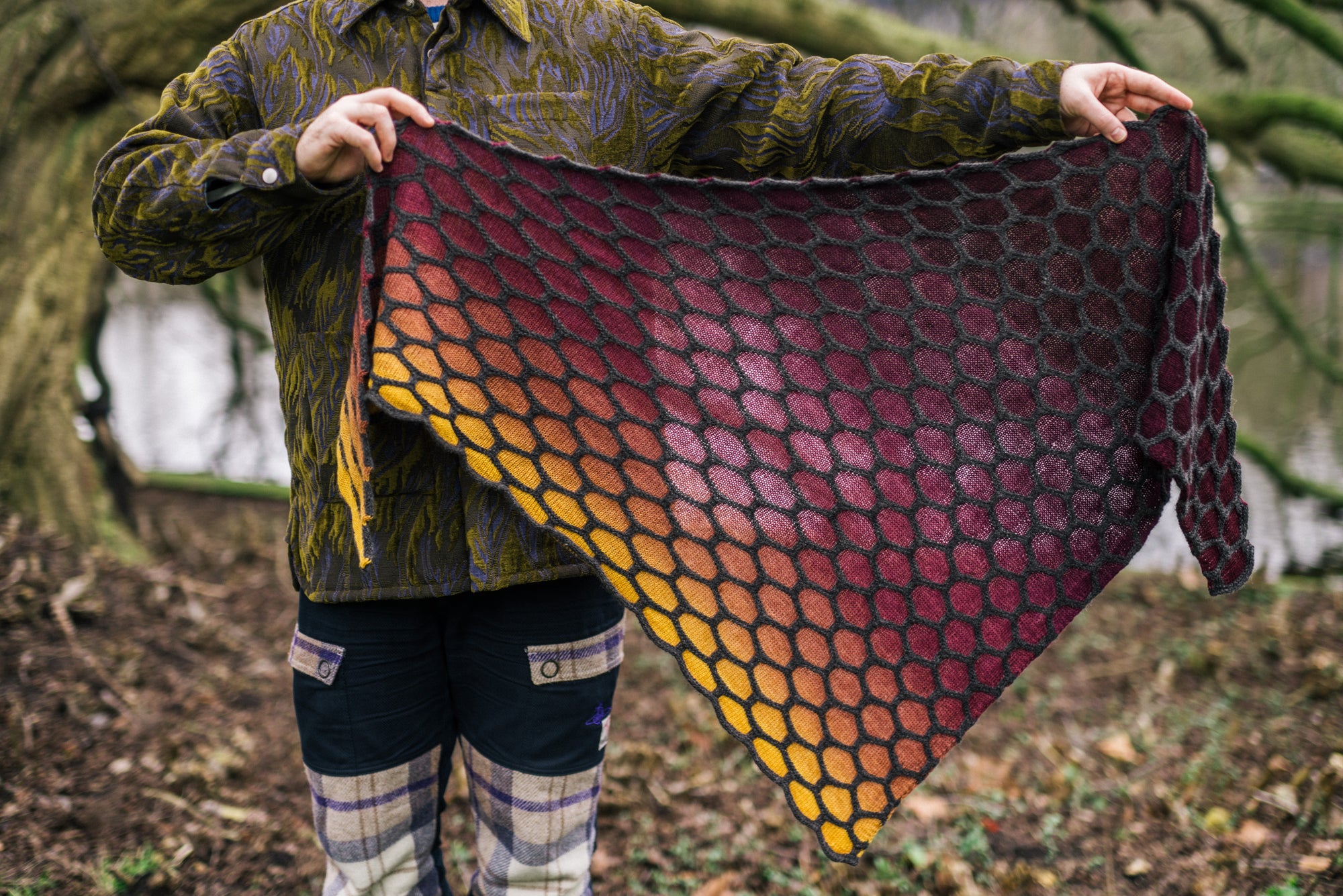 Painting Honeycombs Shawl - Big Honeycombs